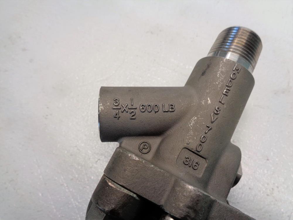 Strahman SV-700 Sampling Valve 3/4" x 1/2" NPT 600# Stainless Steel